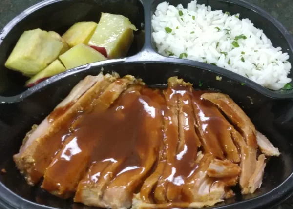 Costelinha Barbecue com Batata Doce Rústica e Arroz Branco