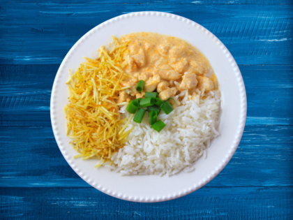 Strogonoff de Frango com Arroz Branco e Batata Palha