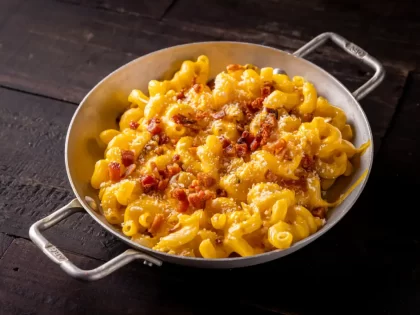 Mac & Cheese Cheddar com Crisp de Bacon
