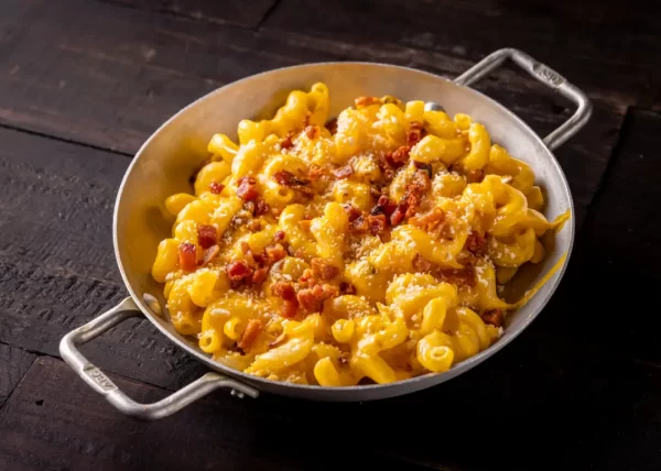 Mac & Cheese Cheddar com Crisp de Bacon